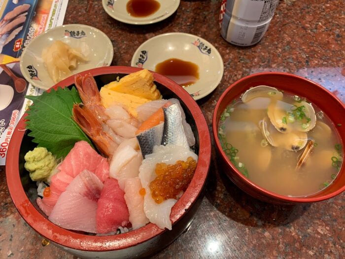 銚子丸の”特選ちらし寿司”人気のネタが勢ぞろい